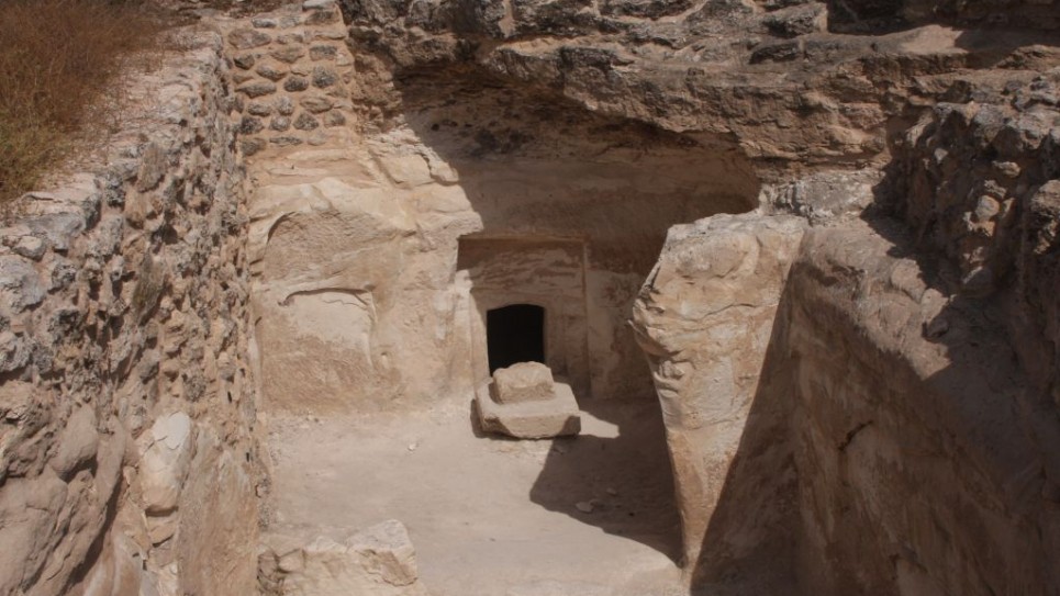 burgin-2788-burial-cave-965x543