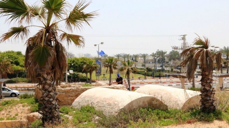 ashdod-family-tombs-446-965x543